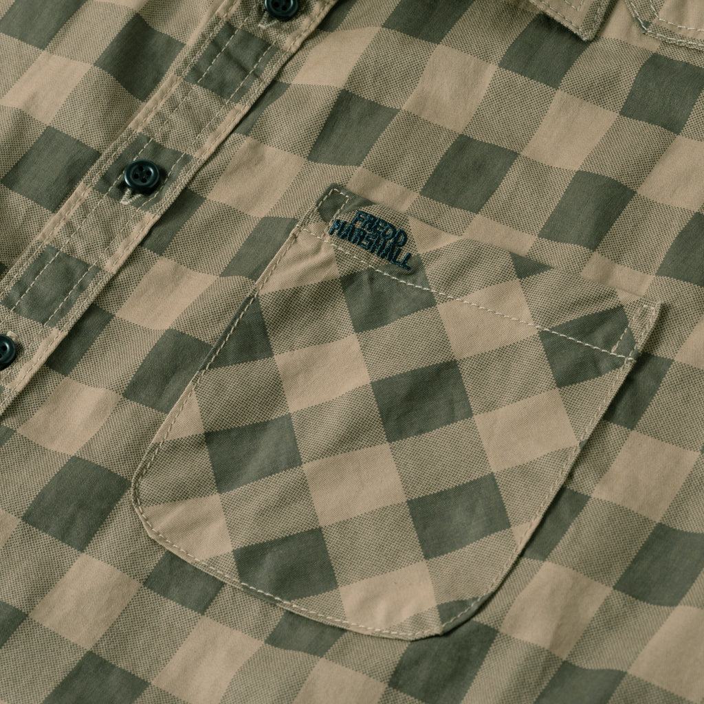 FREDD MARSHALL high-performance outdoor plaid shirt with front pocket close-up